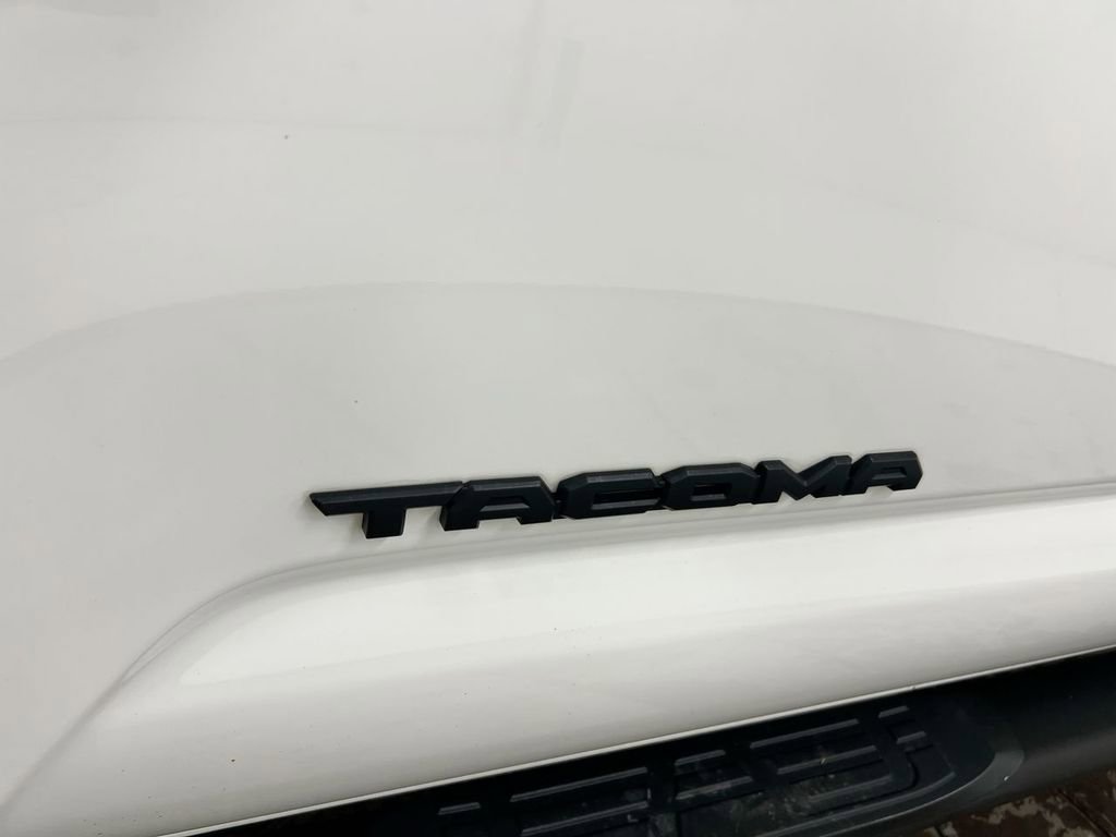Used 2016 Toyota Tacoma TRD Off-Road w/ Exterior Package AWD/4WD image 26