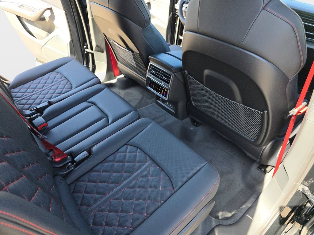 New 2026 Audi SQ7 Prestige AWD/4WD image 11
