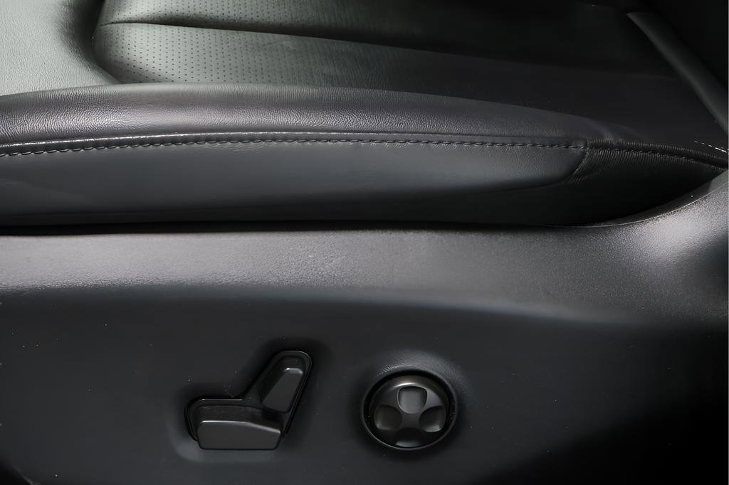 Used 2025 Chrysler Pacifica Select image 19