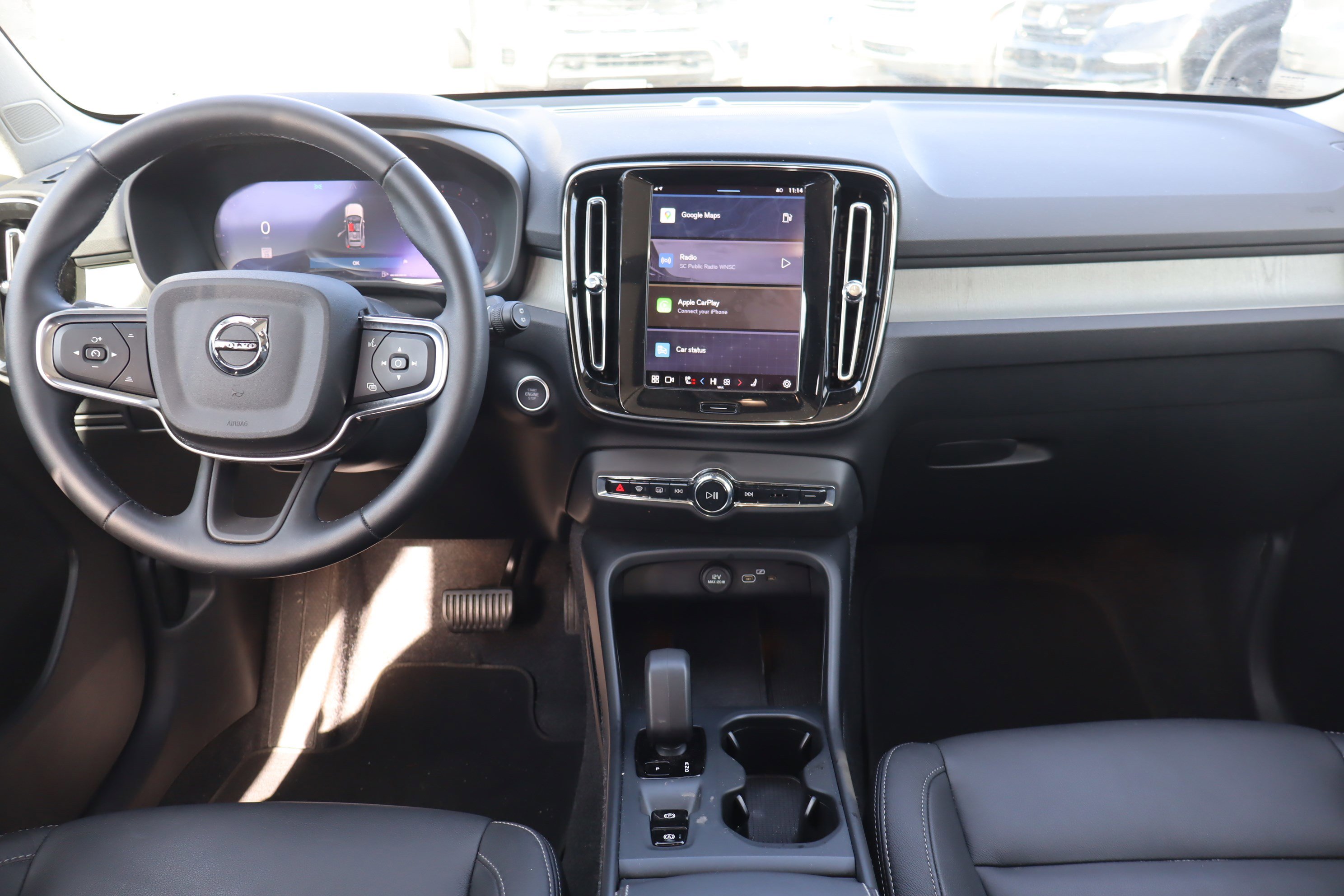 Used 2025 Volvo XC40 B5 Core image 14