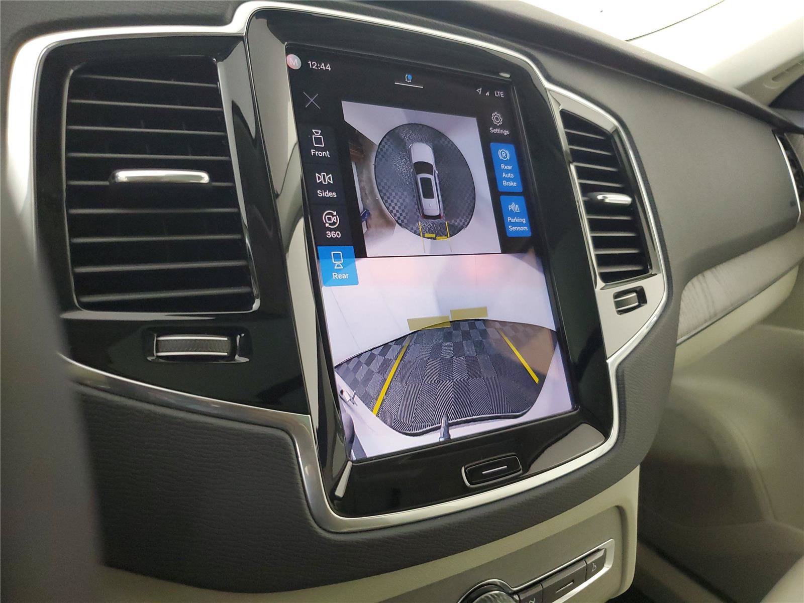 Certified 2025 Volvo XC90 T8 Plus w/ Protection Package Premier AWD/4WD image 29
