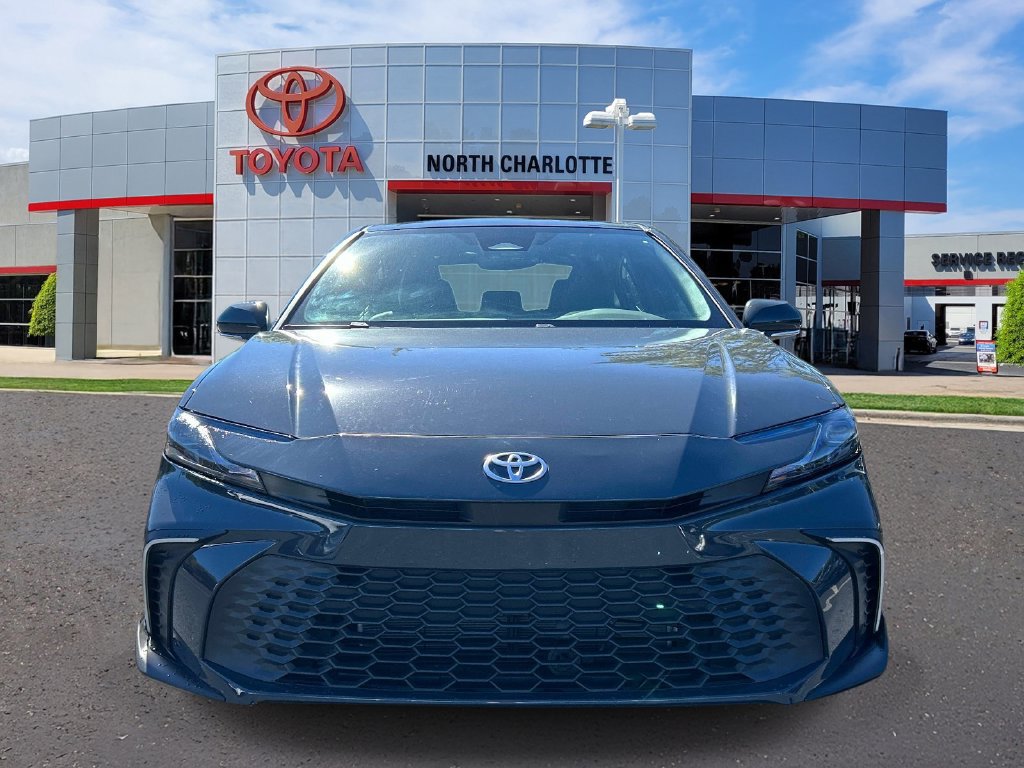 Used 2025 Toyota Camry SE FWD image 3