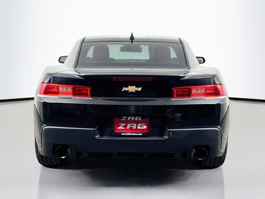 Used 2015 Chevrolet Camaro LT RWD image 4