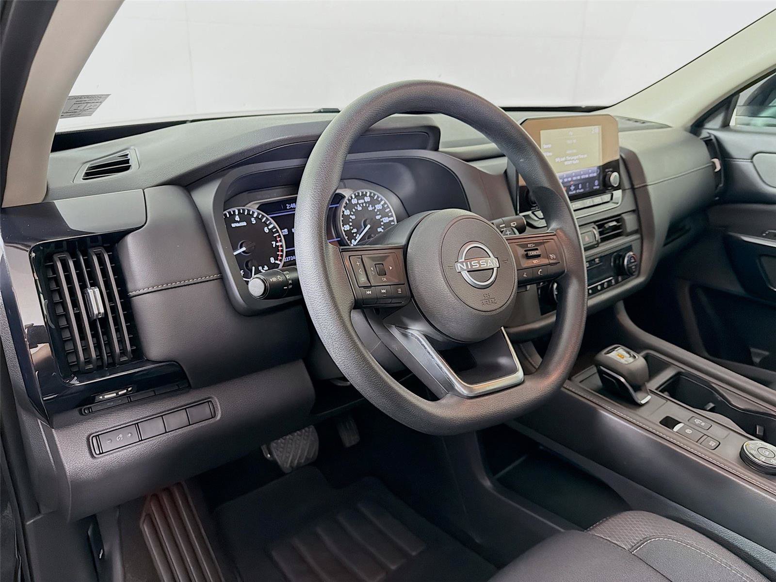 Used 2023 Nissan Pathfinder S AWD/4WD image 9