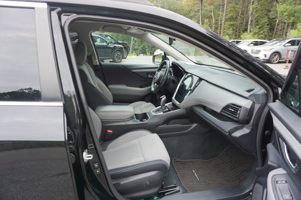 Used 2024 Subaru Outback Premium AWD/4WD image 16