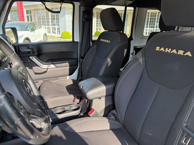 Used 2015 Jeep Wrangler Unlimited Sahara w/ Connectivity Group image 9