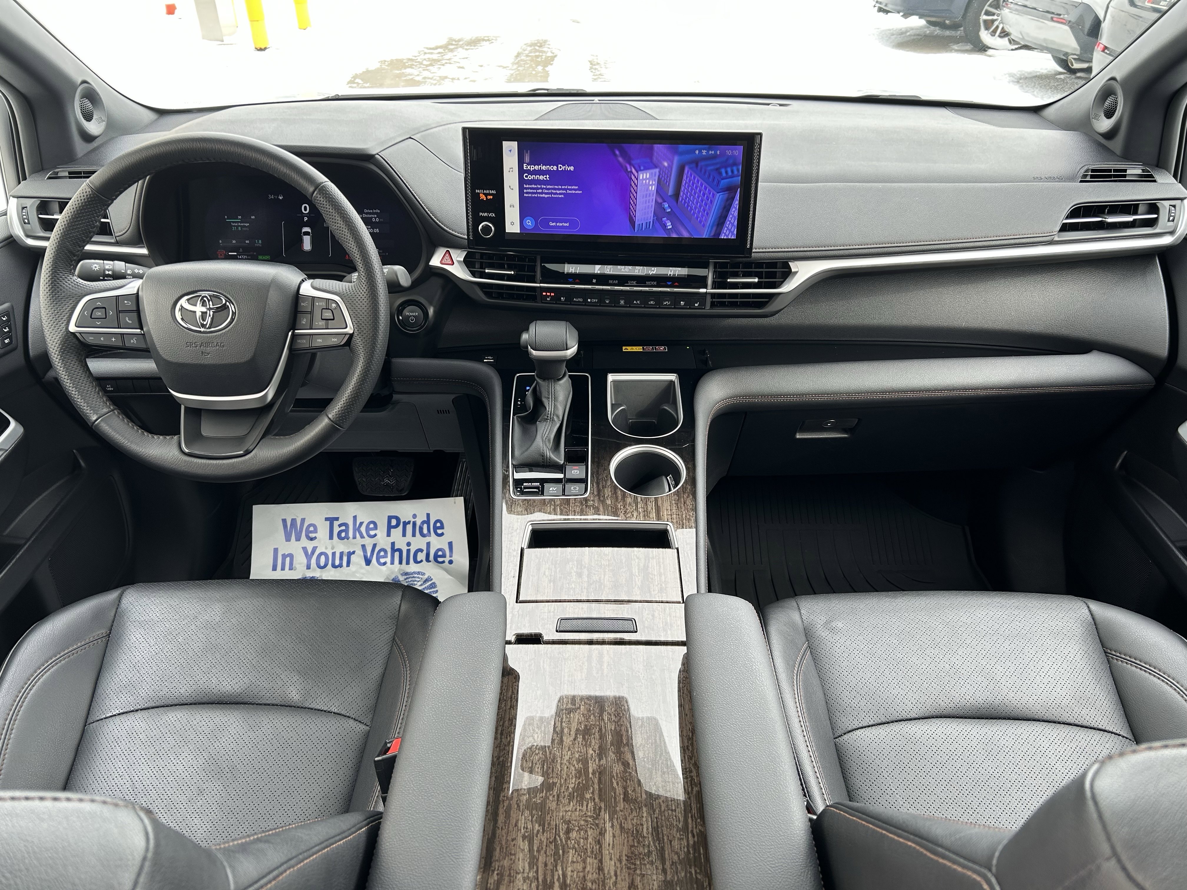 Used 2025 Toyota Sienna Limited image 19
