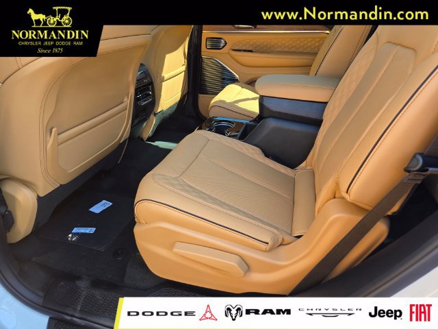 New 2026 Jeep Grand Cherokee Summit w/ Obsidian Package AWD/4WD image 8