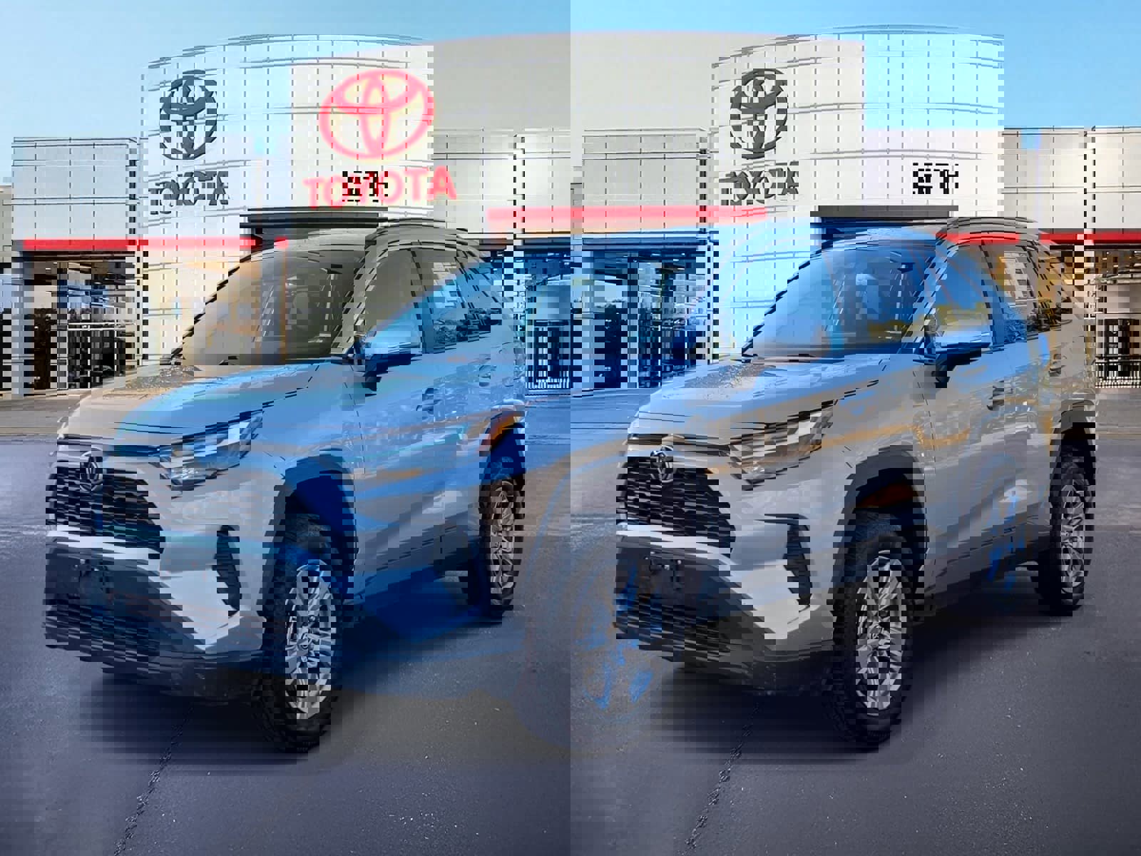 Used 2024 Toyota RAV4 XLE image 1
