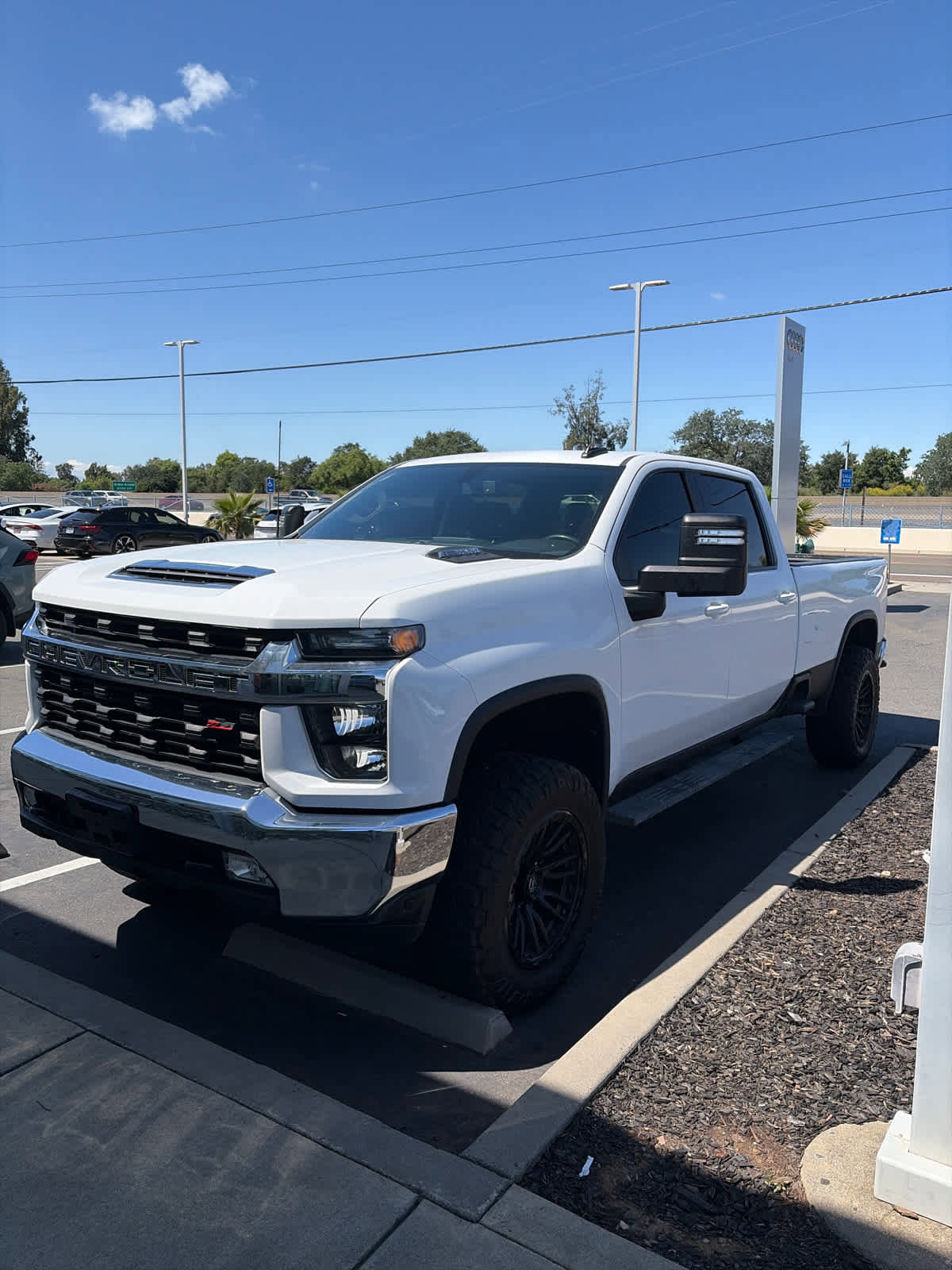 Used 2021 Chevrolet Silverado 2500 LT w/ Convenience Package AWD/4WD image 2
