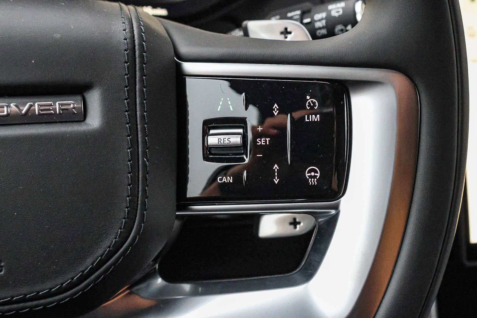 New 2025 Land Rover Range Rover SE image 38