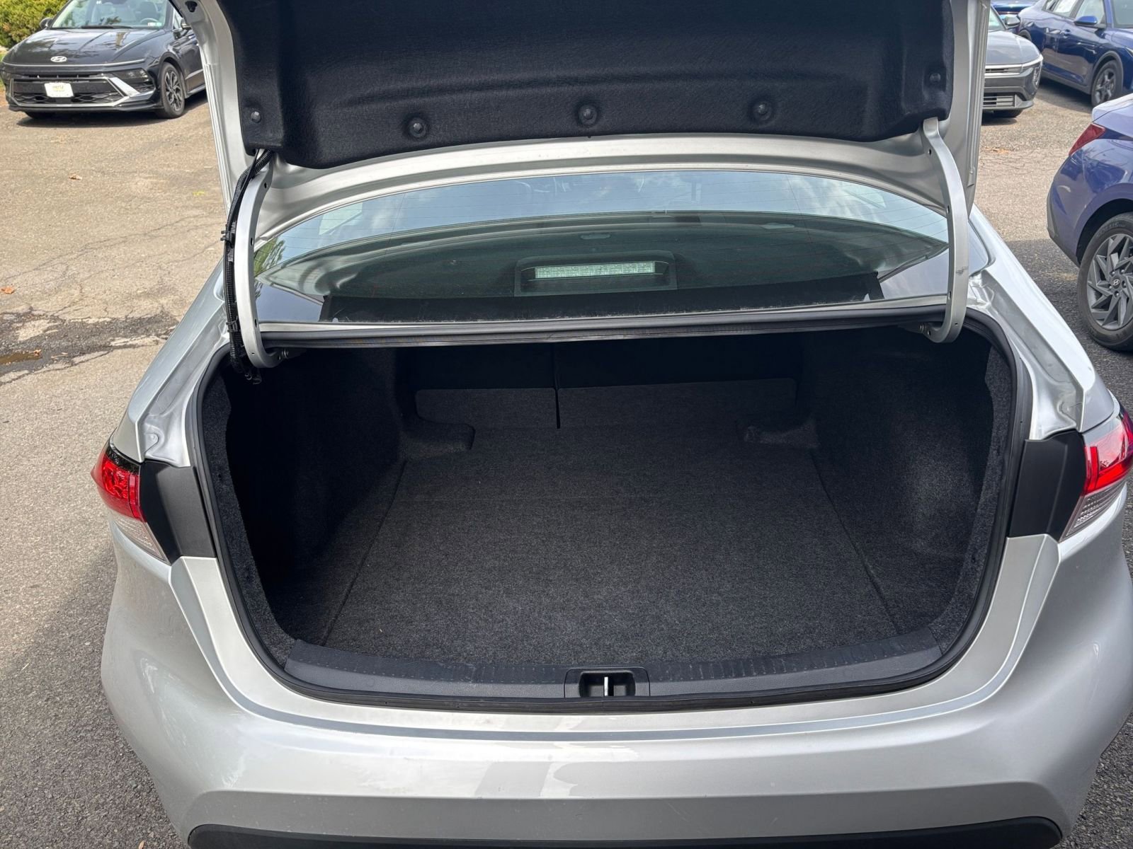 Used 2025 Toyota Corolla LE FWD image 32