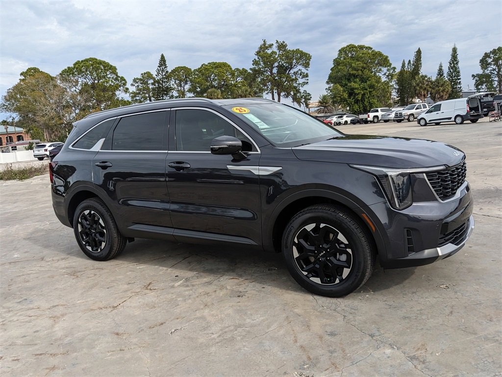 Certified 2025 Kia Sorento S w/ Panoramic Sunroof Package image 3