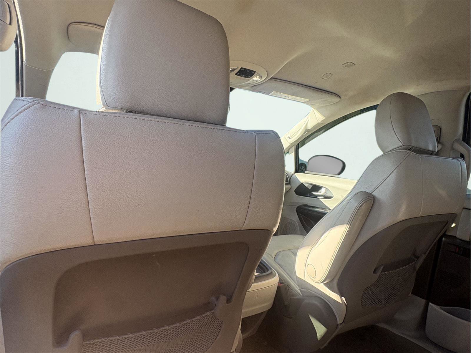 Used 2020 Chrysler Pacifica Touring-L image 14