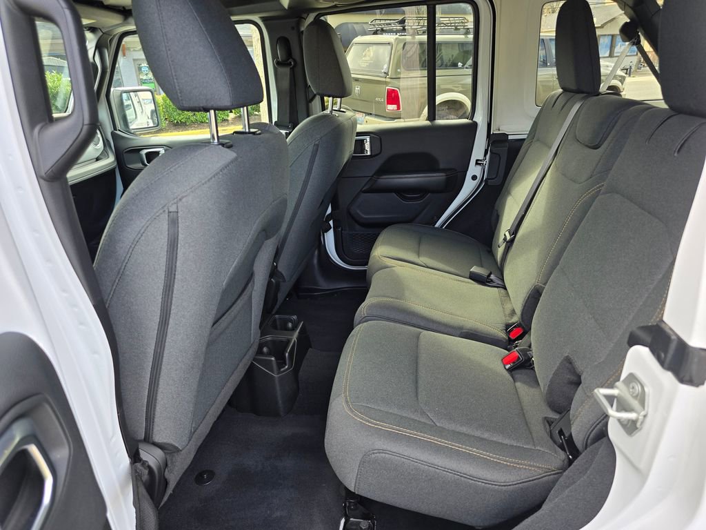 Used 2024 Jeep Wrangler Sahara image 17