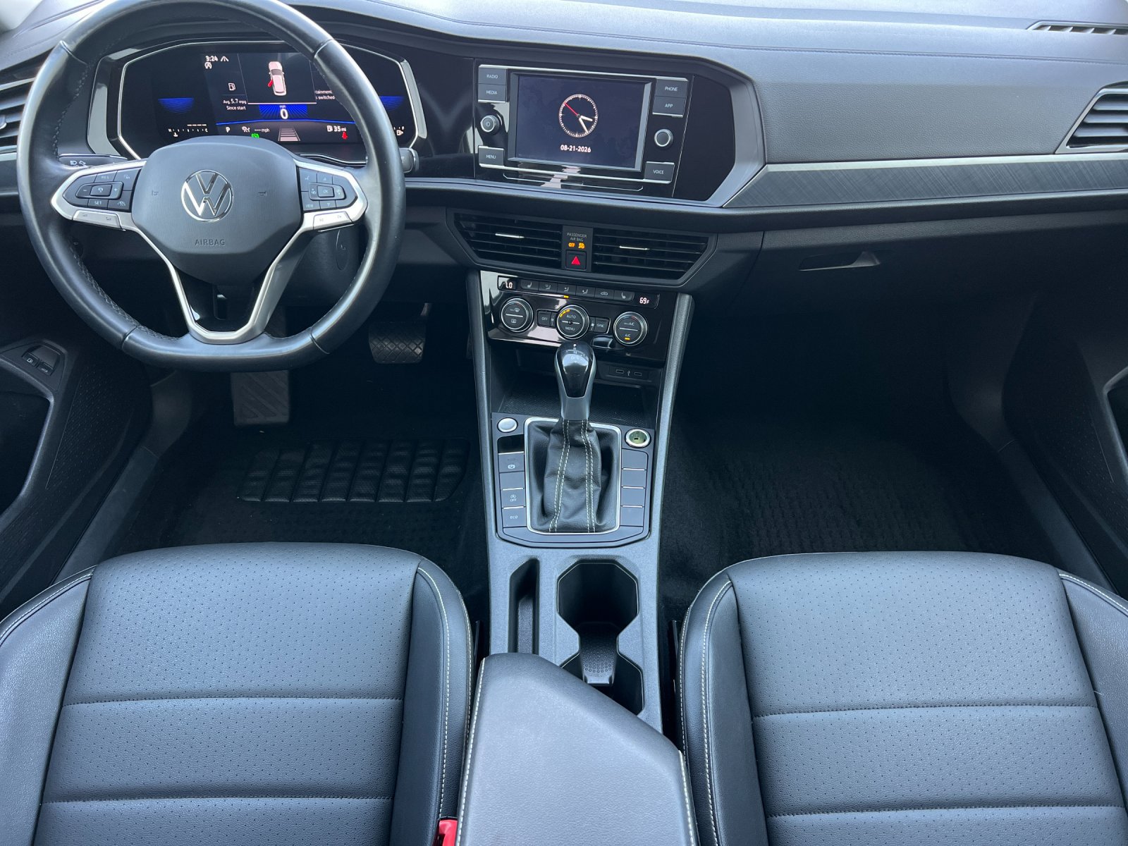 Used 2022 Volkswagen Jetta SE FWD image 13