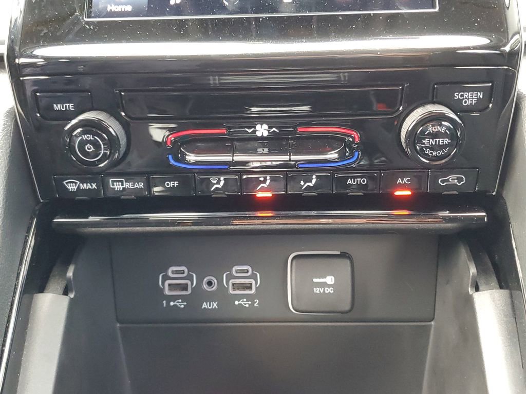 Used 2023 Jeep Grand Cherokee Laredo image 32