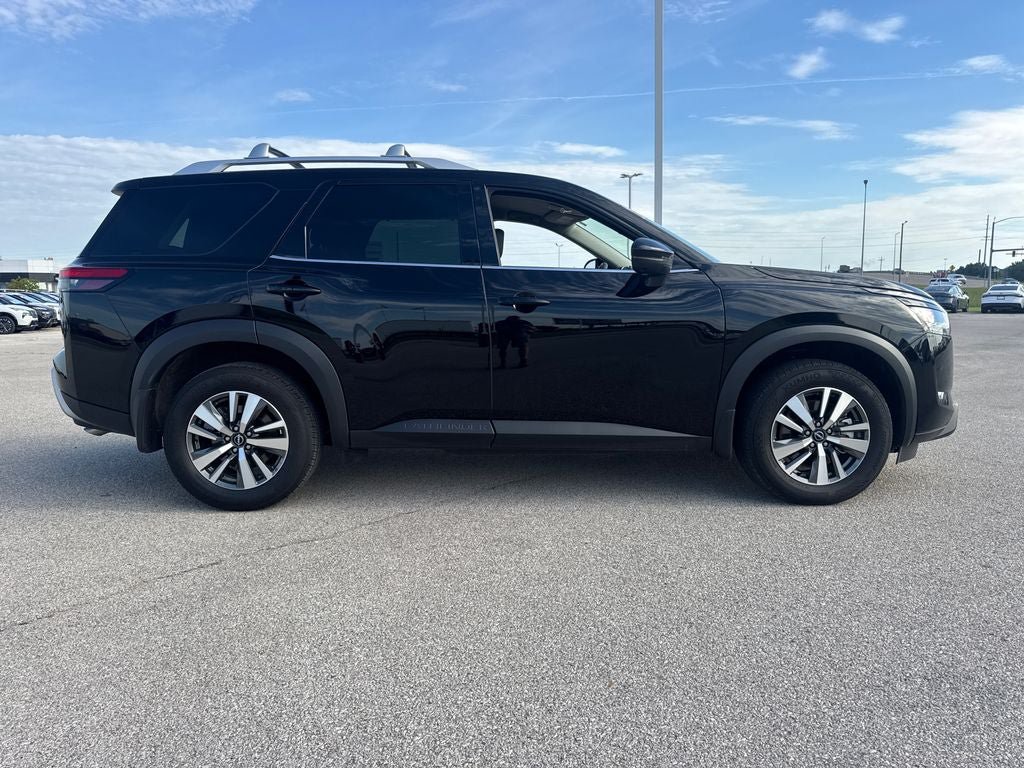 Used 2025 Nissan Pathfinder SL w/ Cargo Package FWD image 7