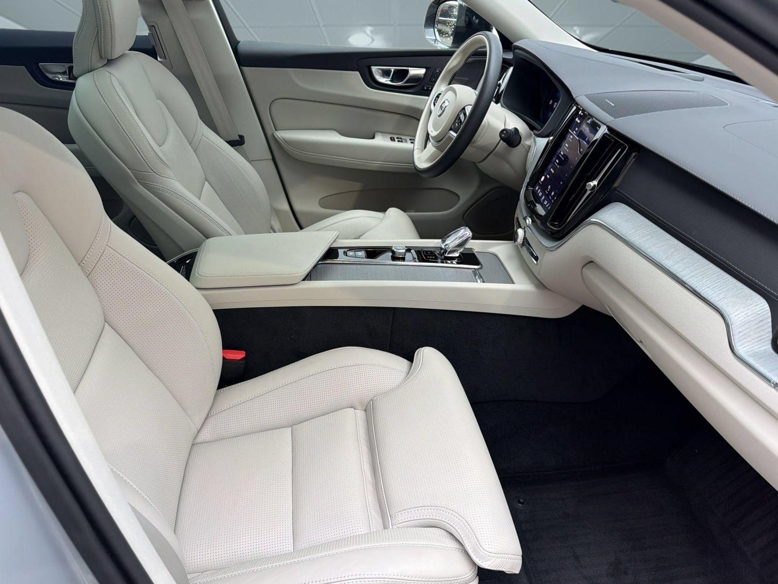 Used 2025 Volvo XC60 B5 Ultra w/ Protection Package Premier AWD/4WD image 23