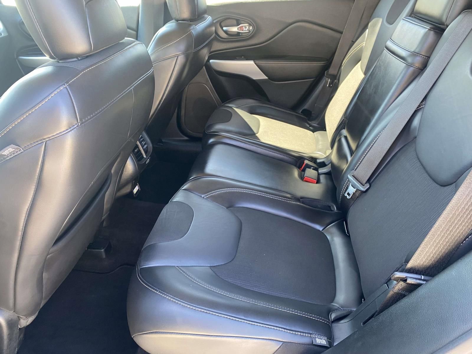 Used 2018 Jeep Cherokee Latitude Plus image 11