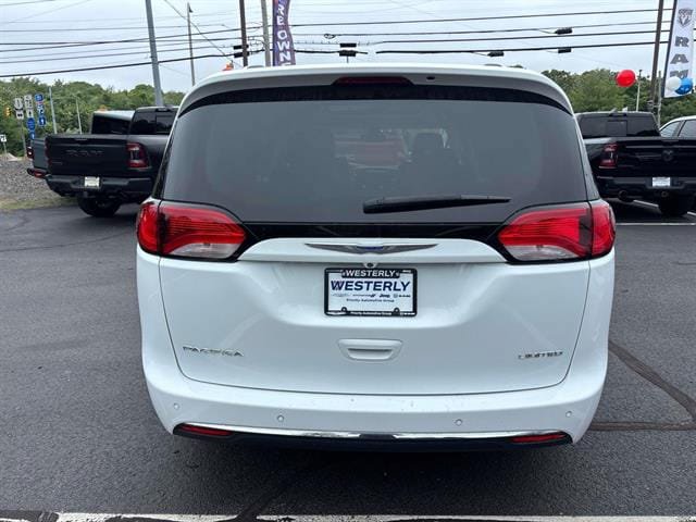 Used 2018 Chrysler Pacifica Limited FWD image 3