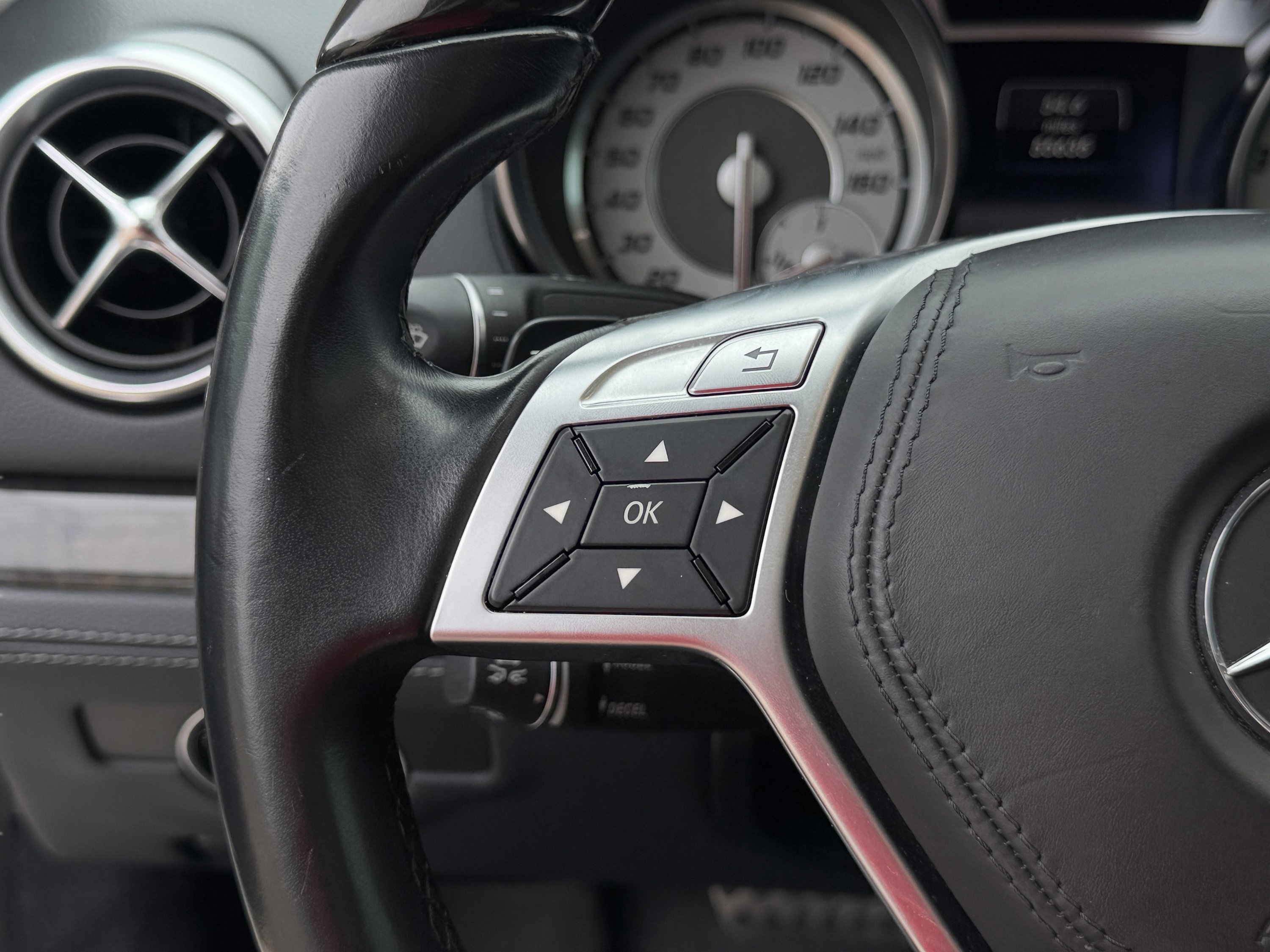 Used 2016 Mercedes-Benz SL 400 image 36