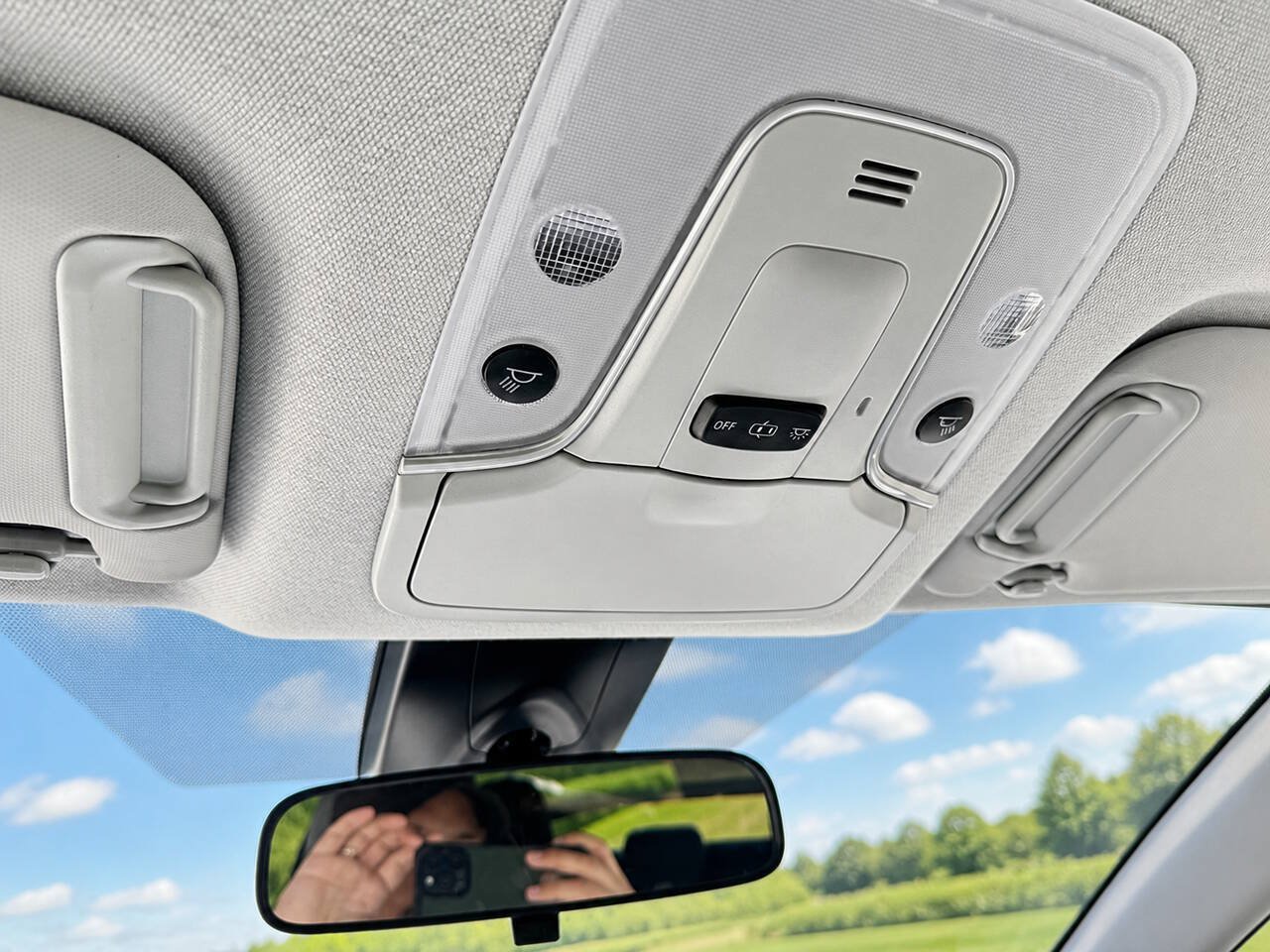 Used 2019 Toyota Prius LE FWD image 13