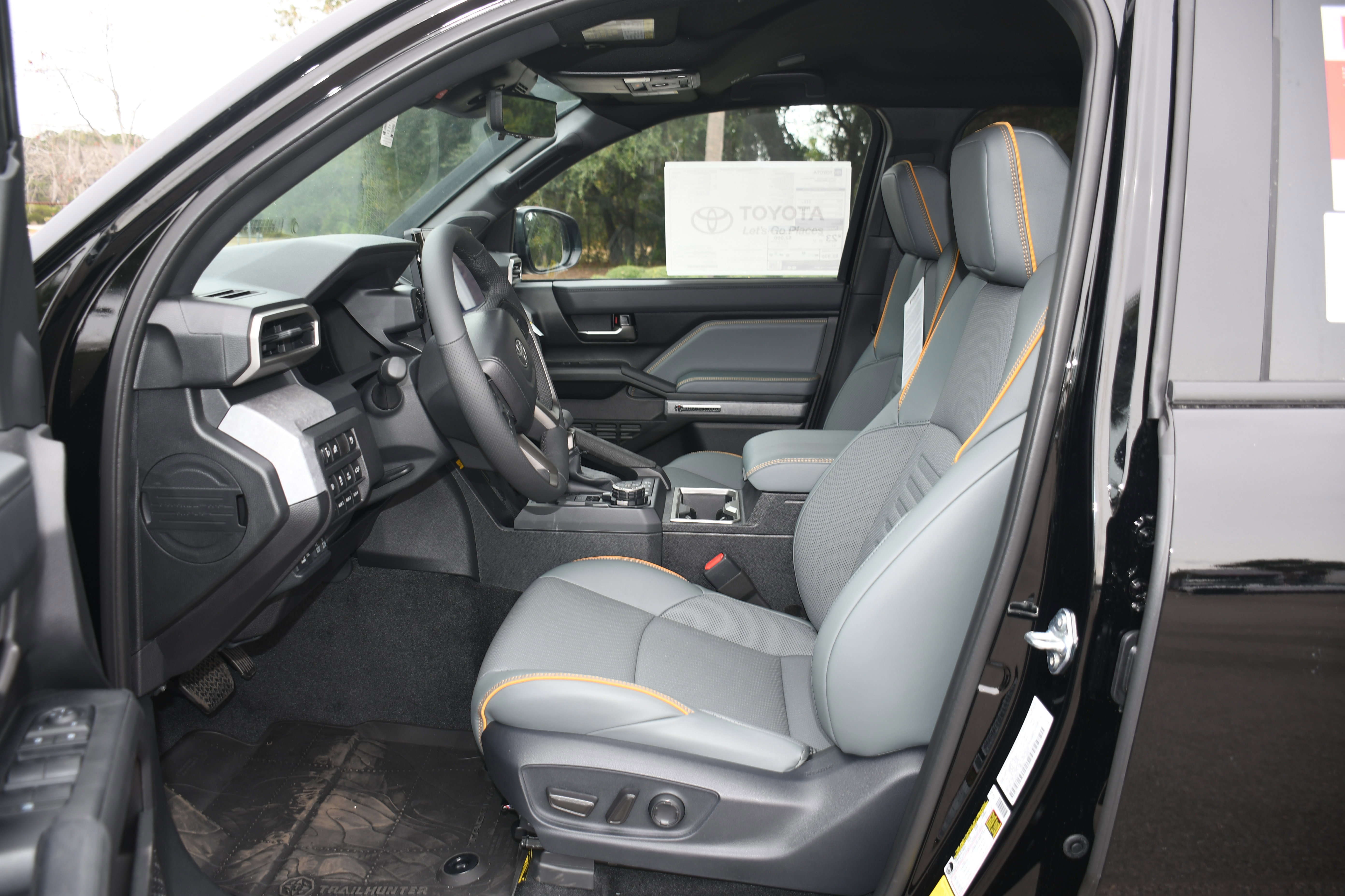 New 2025 Toyota Tacoma Trailhunter image 3