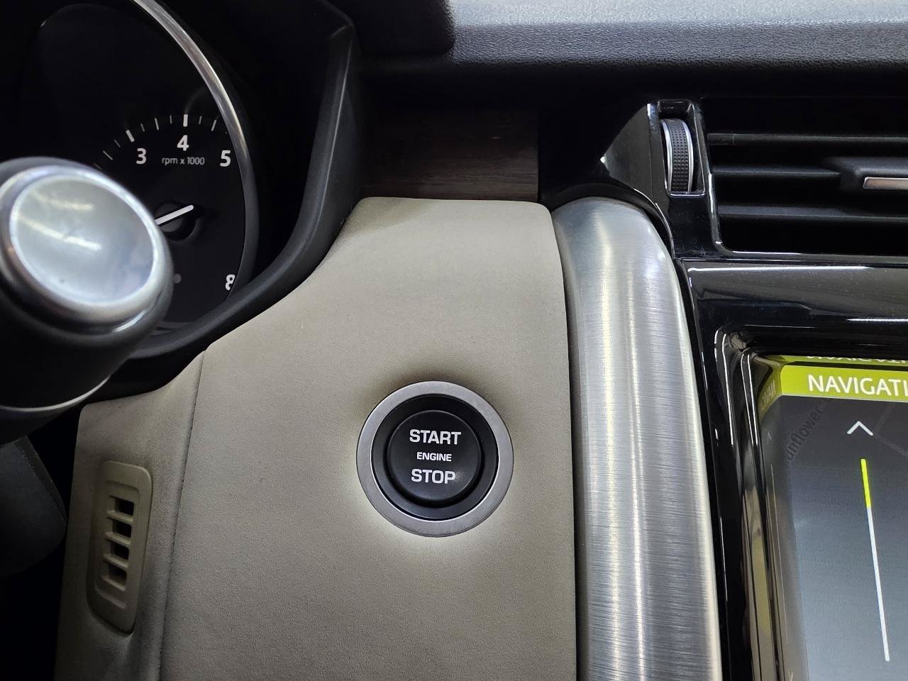 Used 2017 Land Rover Discovery HSE AWD/4WD image 38
