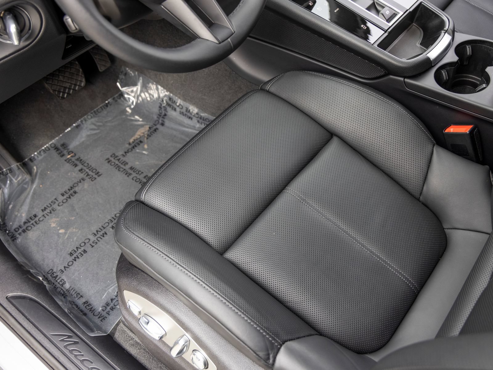 Used 2026 Porsche Macan AWD/4WD image 31