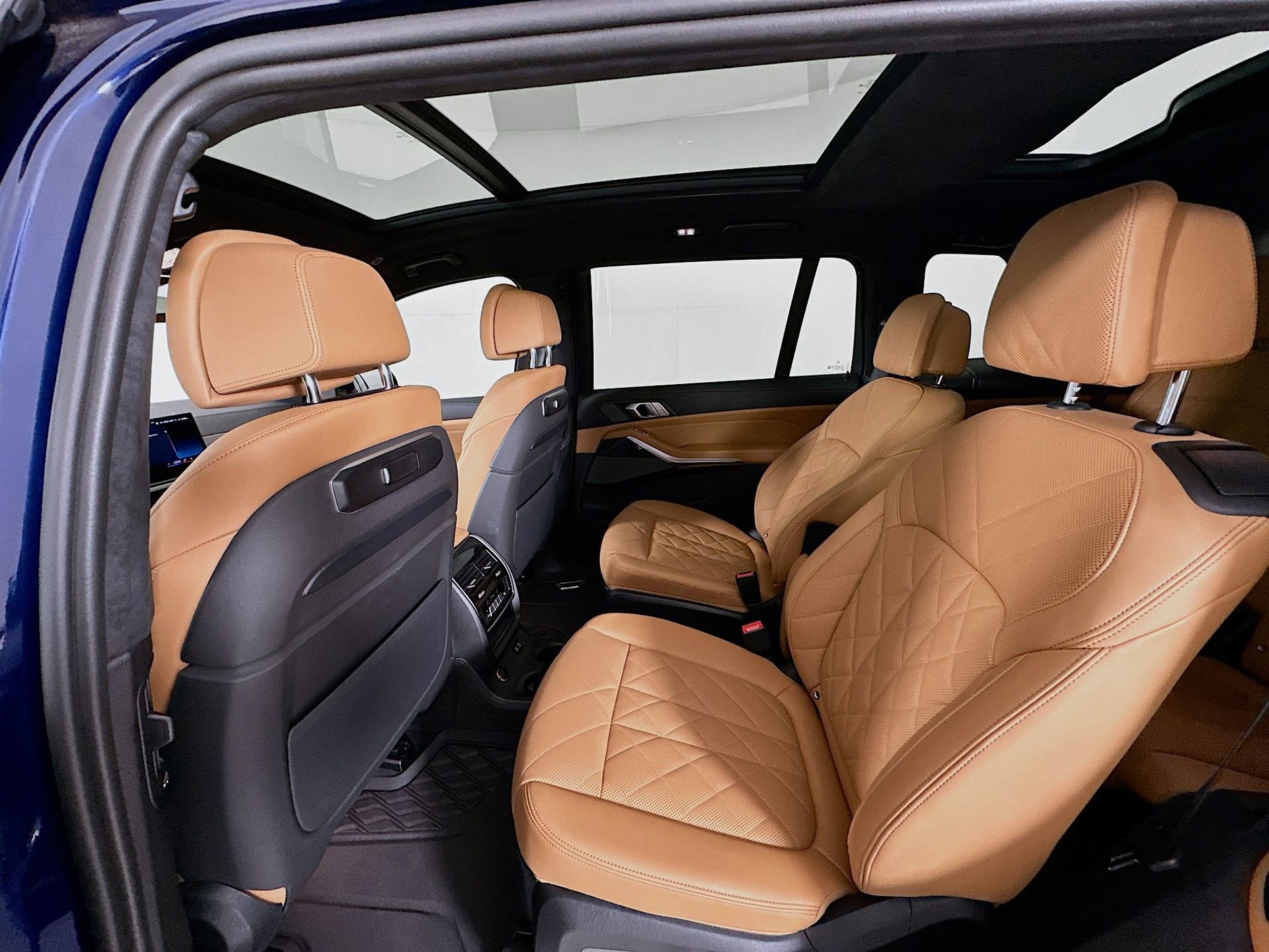 Used 2024 BMW X7 xDrive40i w/ M Sport Package image 26