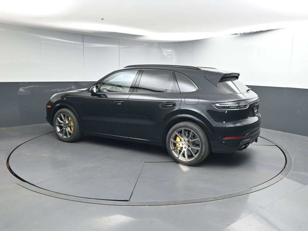 Certified 2022 Porsche Cayenne Turbo S image 3