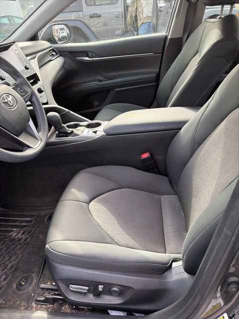 Used 2023 Toyota Camry LE AWD/4WD image 4