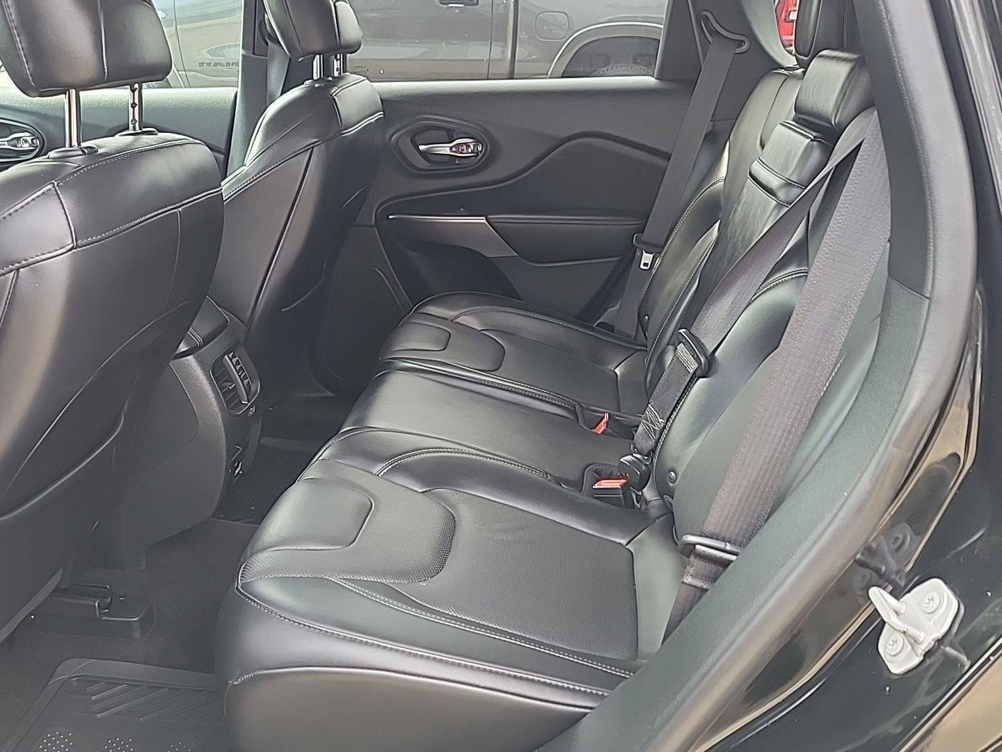 Certified 2019 Jeep Cherokee Limited AWD/4WD image 9