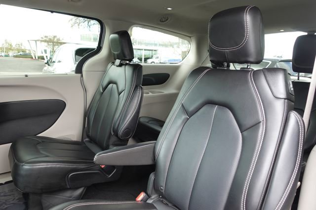 Used 2024 Chrysler Pacifica Touring-L image 23