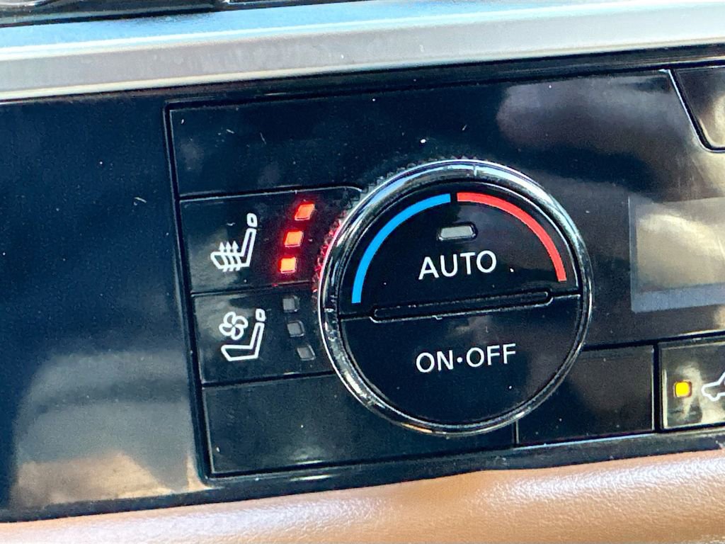 Used 2022 Nissan Pathfinder Platinum w/ Cargo Package image 17