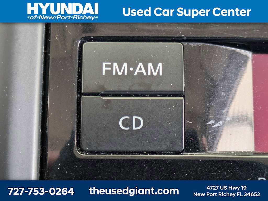 Used 2017 Nissan Versa SV FWD image 20