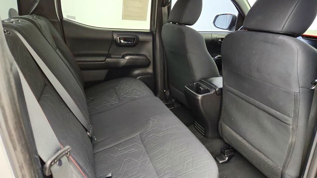 Used 2016 Toyota Tacoma TRD Sport w/ Towing Package AWD/4WD image 23