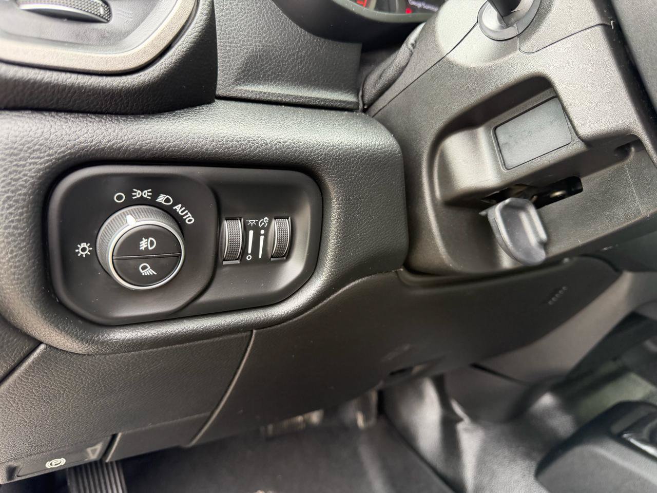 Used 2019 RAM 3500 Tradesman w/ Chrome Appearance Group AWD/4WD image 21