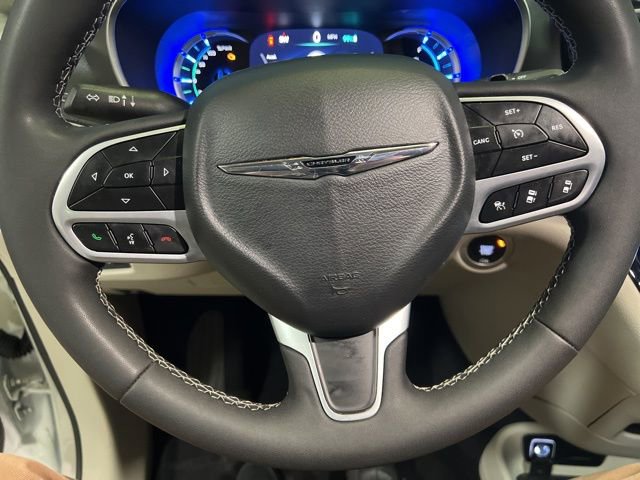 Used 2024 Chrysler Pacifica Select image 38