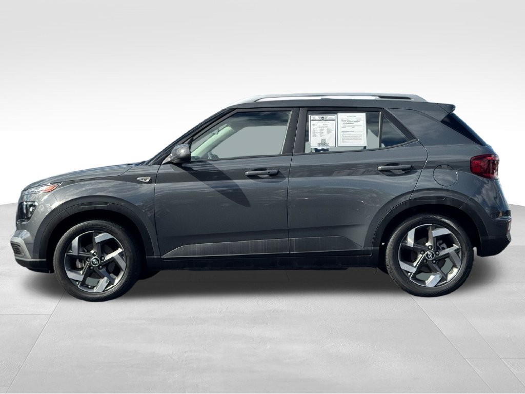 Used 2025 Hyundai Venue SEL FWD image 4