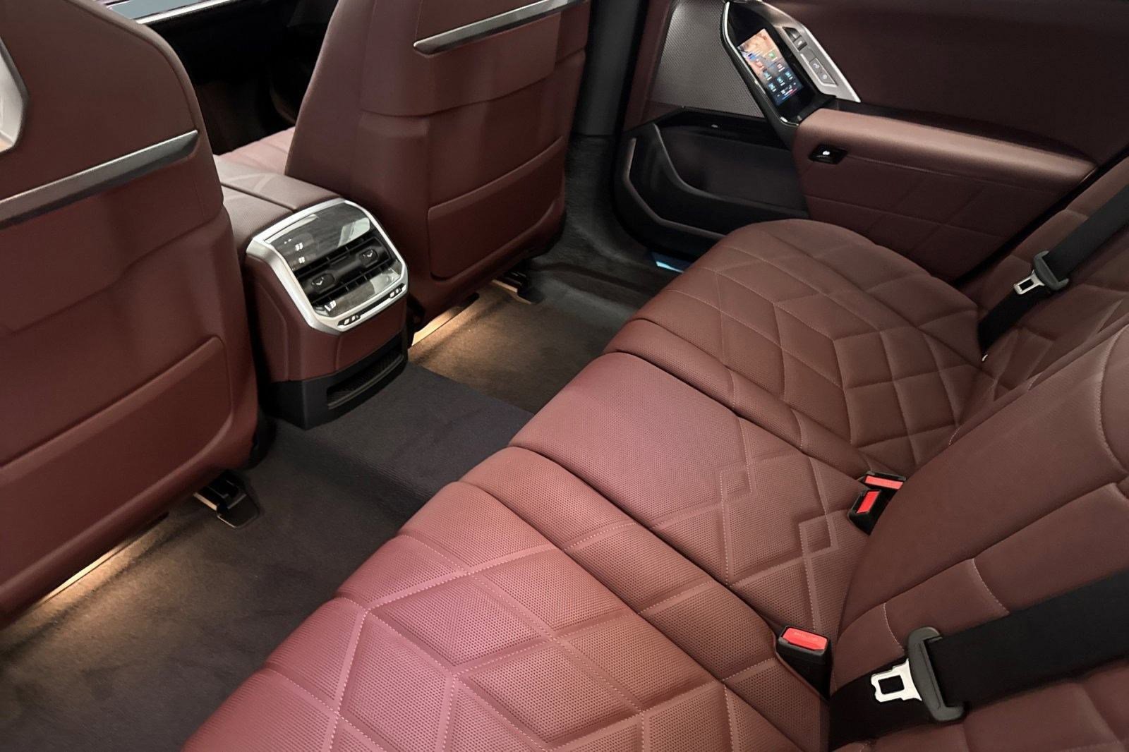 New 2025 BMW i7 xDrive60 w/ Executive Package image 23