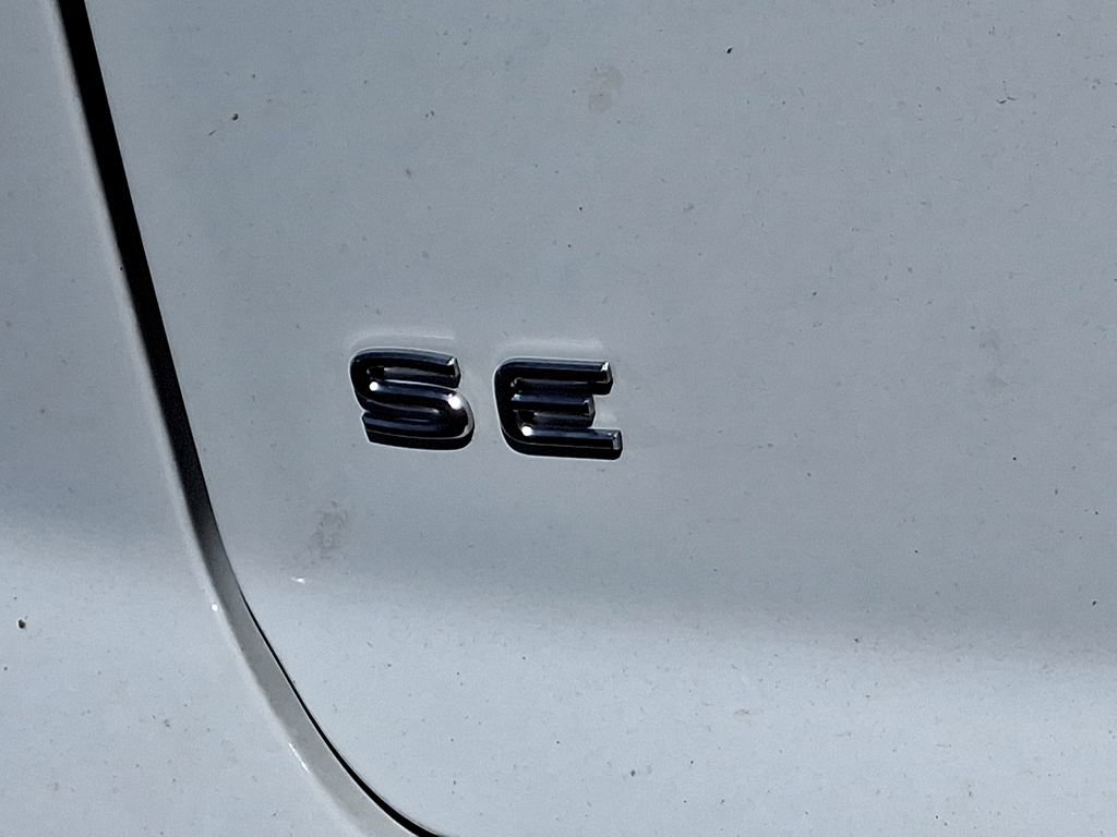 Certified 2025 Volkswagen Atlas Cross Sport SE w/ Panoramic Sunroof Package AWD/4WD image 31