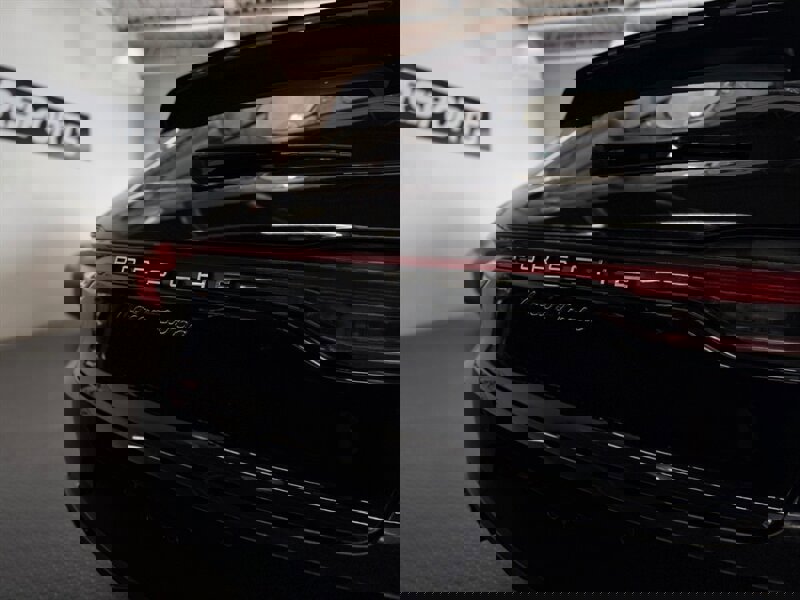 Used 2020 Porsche Macan Turbo image 24