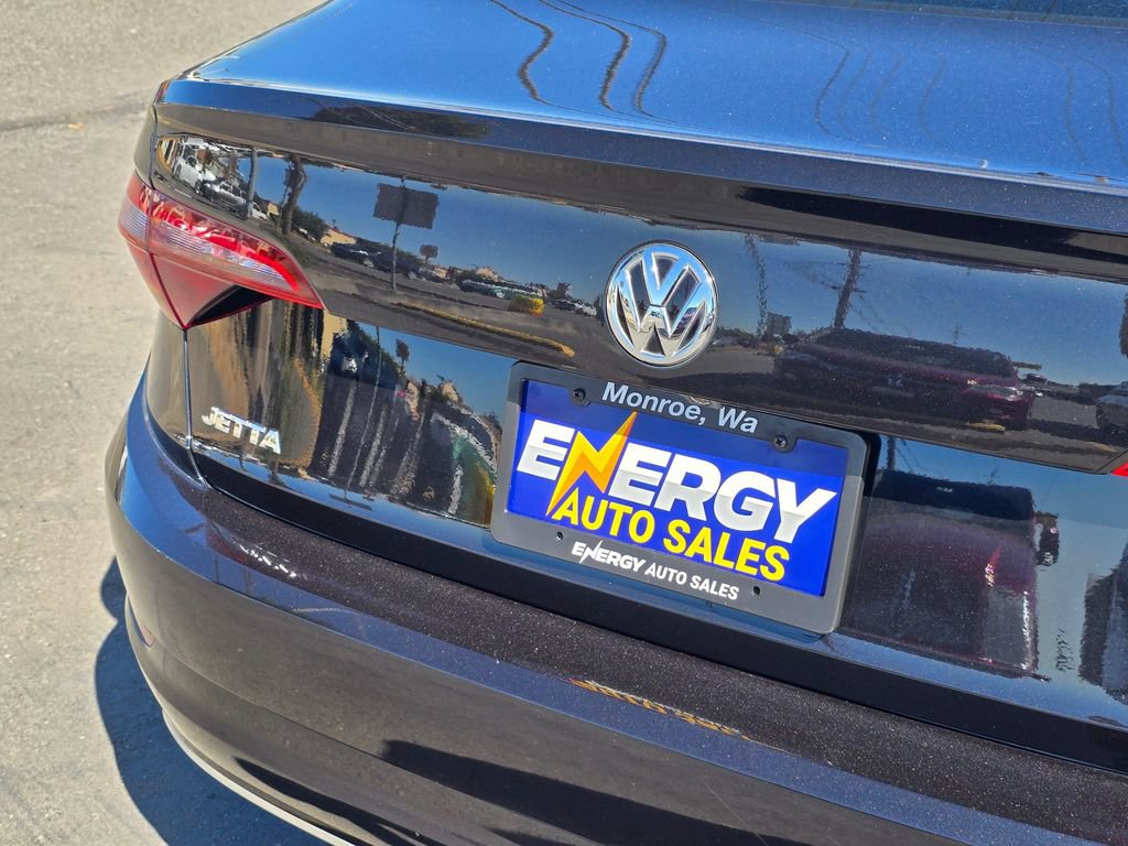 Used 2019 Volkswagen Jetta SEL w/ Cold Weather Package FWD image 14
