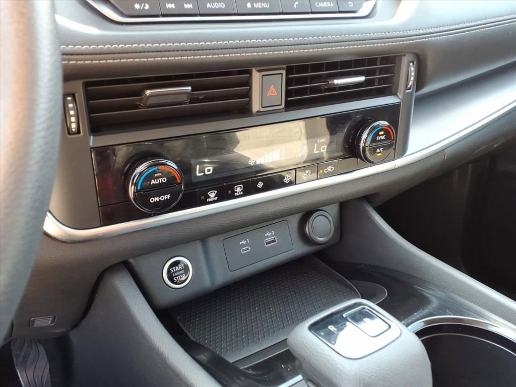 Used 2023 Nissan Rogue SV AWD/4WD image 22