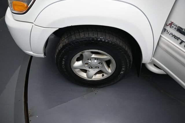 Used 2004 Toyota Tundra Limited w/ Towing Pkg RWD image 28