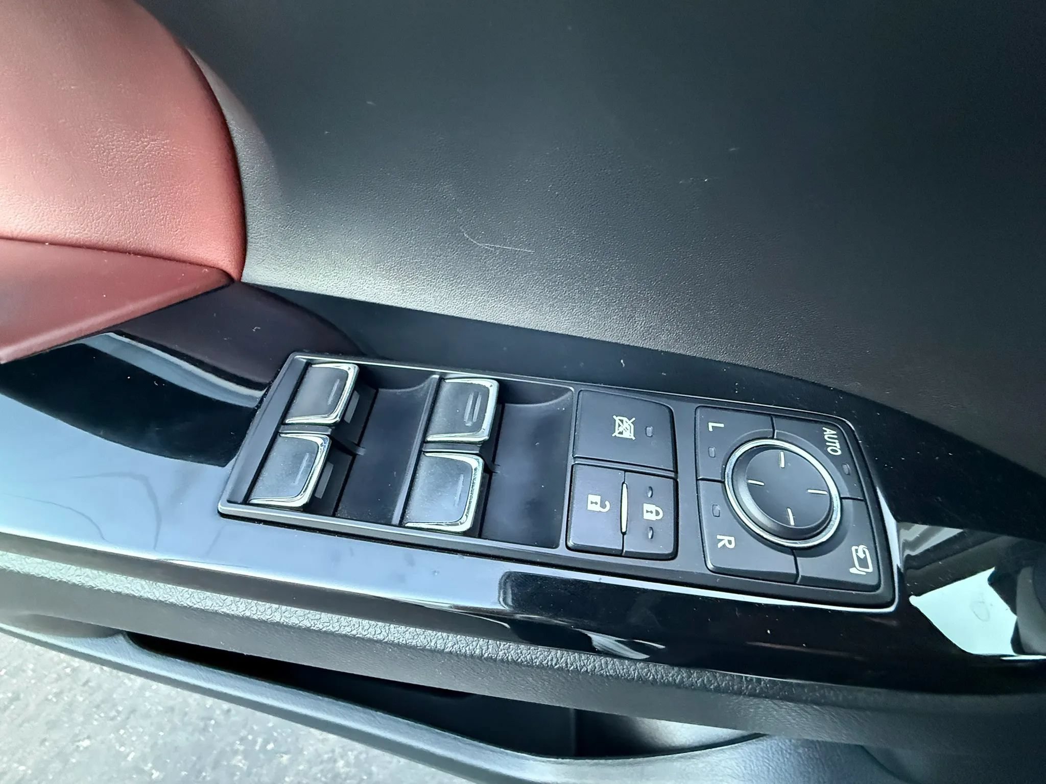 Used 2017 Lexus LX 570 4WD image 32
