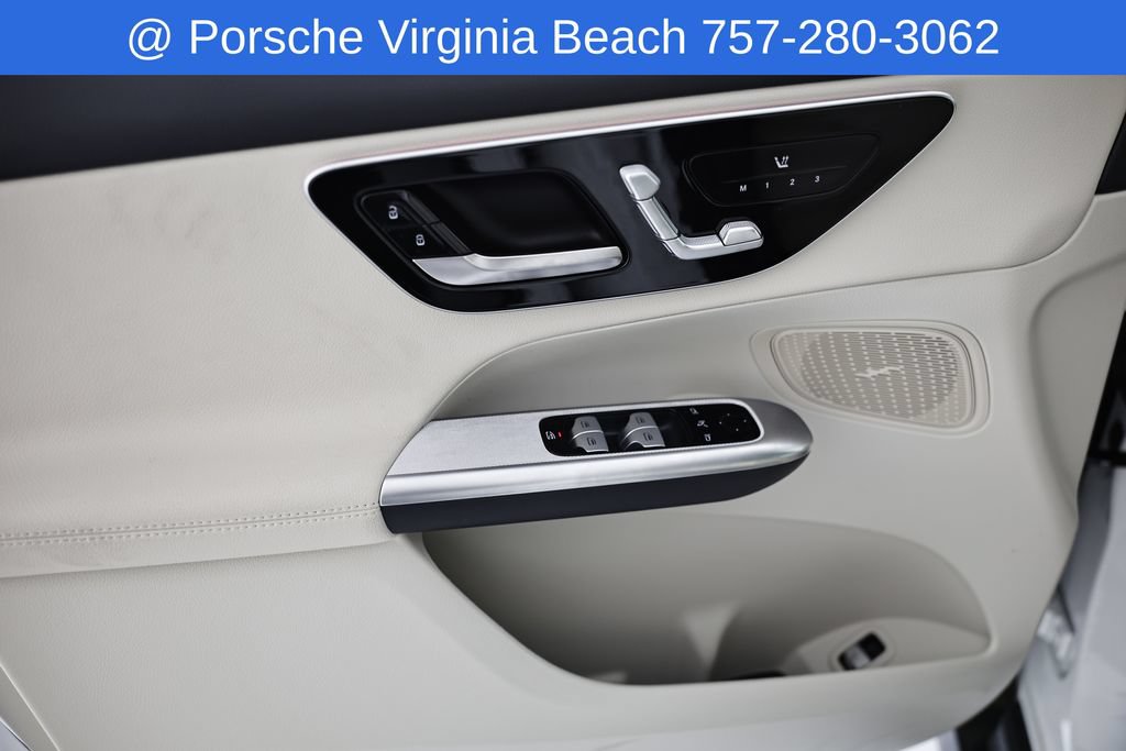 Used 2025 Mercedes-Benz GLC 300 4MATIC image 21