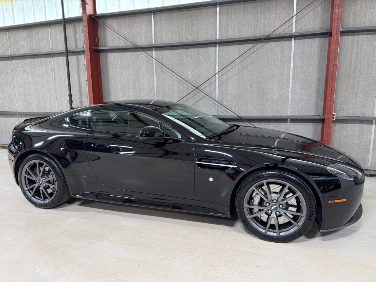 Used 2015 Aston Martin V8 Vantage GT image 14